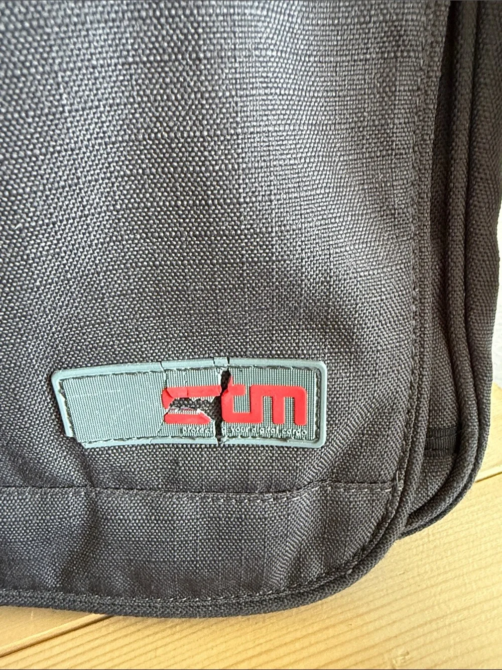 STM Alley Air Small Laptop Shoulder Bag (Carbon)